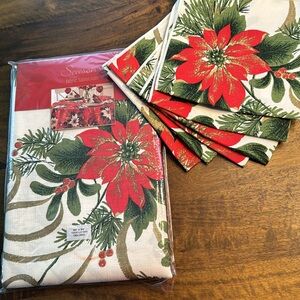 NWT 84” Oblong Holiday Tablecloth and Napkins